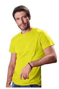 Tricou barbat Simplu basic galben lamaie purtat de un bărbat frumos si tanar