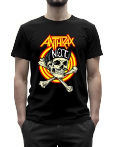 Tricou negru cu un design inspirat de trupa Anthrax, ilustrând un craniu cu o șapcă inscripționată 'N.O.T.', așezat peste oase încrucișate și un fundal circular galben-roșu, cu logo-ul Anthrax deasupra.
