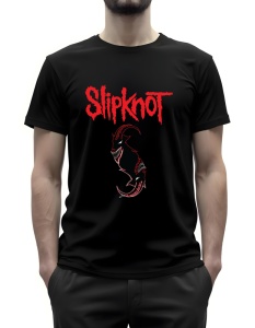 Tricou negru cu design inspirat de trupa Slipknot, având logo-ul Slipknot în roșu deasupra unei ilustrații stilizate de capră neagră.
