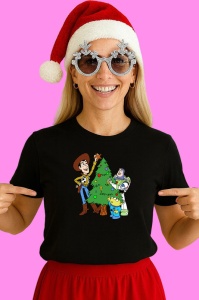 Tricou Toy Story Woody Si Buzz Impodobesc Bradul De Craciun, din bumbac 100% Copii | Dama | Barbat - Img 3