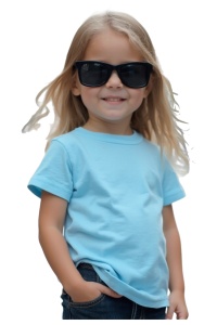 Tricou copii albastru deschis prezentat de copil fată