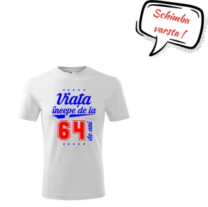 Tricou aniversar pentru barbati cu mesajul ''Viata incepe de la 64 ani''. Textul din balon spune 'Schimba varsta'