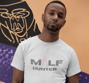Tricou barbati haios personalizat - Milf Hunter - din bumbac - Cadou