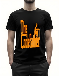 Bărbat purtând un tricou negru, cu inscripția „The Codefather” scrisă într-o nuanță vibrantă de portocalie, este o reinterpretare amuzantă a titlului clasic „The Godfather”. Designul adaugă un element creativ, ilustrând un personaj care lucrează la un com