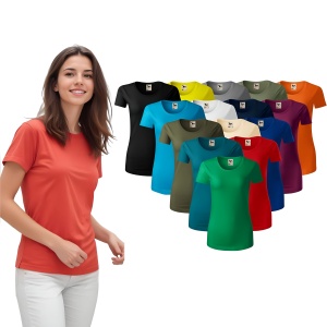 Femeie imbracata in tricou pentru dama basic de culoare portocaliu si pantaloni albi prezentand culorile disponibile albastru,rosu,verde,galben,negru,turcoaz,roz,coral