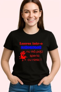 Tricou lucrez intr o gradinita nu ma poti speria cu nimic mesaj educator comic, Copii | Dama | Barbat , tricou negru