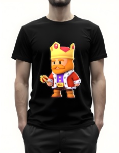 Bărbat purtând un tricou negru cu un design grafic reprezentând un rege stilizat, purtând o coroană aurie, haină roșie cu blană albă și o barbă roșcată, ținând un glob regal.