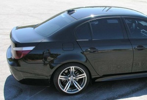 Eleron Portbagaj compatibil cu BMW E60 seria 5 03-10 M-Tehnic, negru lucios