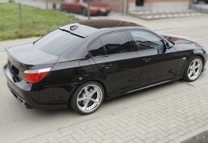 Hátsó spoiler, kompatibilis a BMW E60 5-ös szériával 2003-2010, fényes fekete - Img 2
