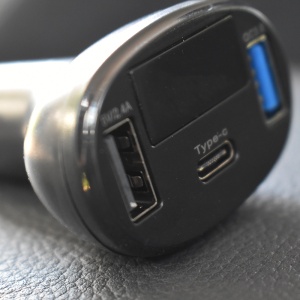 AUTÓS TÖLTŐ 1xUSB QC3.0 + 1xUSB 2.4A + 1xUSB Type-C LED FESZÜLTSÉG/TELJESÍTMÉNY KIJELZŐVEL - Img 2