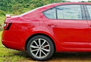 Skoda Octavia 3 III 2012-2019 modellhez kompatibilis csomagtartó spoiler, RS Design, fényes fekete, üvegszálas - Img 3