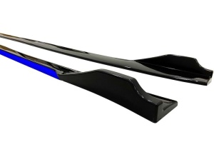 2 db-os Tuning küszöb toldatok szett 210 cm, fényes fekete, kék perem
