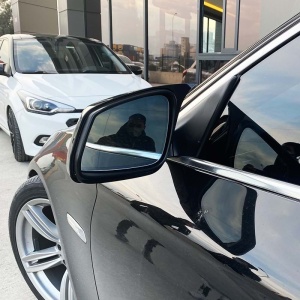 BMW 5-ös széria F10 2010-2013-as modellekkel kompatibilis tükörborítások, fényes fekete Batman stílusban - Img 2