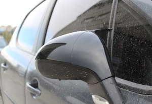 PEUGEOT 207 2007-2012 modellekkel kompatibilis tükörborítások, fényes fekete