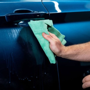 SOLUTIE SPALARE AUTO CU CEARA FARA APA 750 ML TURTLE WAX - Img 3