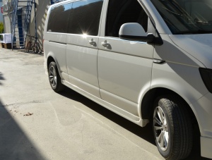 VW T5 2003-2014 T6 2015-2020-hoz kompatibilis oldalsó küszöb toldatok, hosszú karosszéria, üvegszálas, festetlen - Img 2