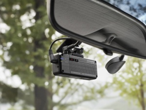 Alpine DVR-F220 autós kamera, Full HD - Img 2