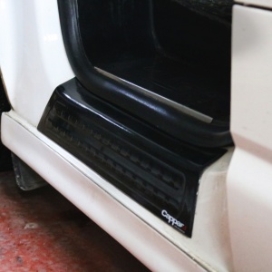 darabos műanyag küszöbvédő készlet, kompatibilis a VW T6 Transporter Caravelle Multivan 2015-2020 modellekkel - Img 6