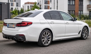 Prelungire praguri laterale compatibile cu BMW seria 5 G30 2017->, cu aripioare, culoare negru lucios - Img 3