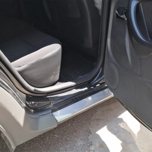 Set 4 protectii praguri din plastic compatibil cu DACIA DUSTER 2010-2017 - Img 4