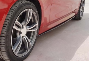 BMW 3-as széria F30 2012-2018-as modellekkel kompatibilis oldalsó küszöb toldatok, fényes fekete színben - Img 3