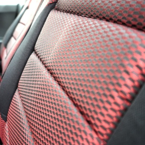 Huse universale premium pentru scaune auto rosu+negru - Img 3