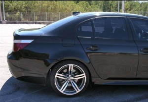 BMW E60 5-ös széria 03-10 M-Technikai modellel kompatibilis csomagtartó spoiler, fényes fekete - Img 3