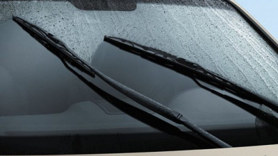 Top 10 Accesorii Auto Esențiale pentru Șoferi: Covorașe, Ștergătoare și Altele