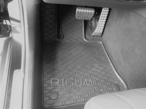 Set 5 covorase MERCEDES GLC C254 din 07.2023-PREZENT, cu covoras tunel median, CAROSERIE SUV, Presuri cauciuc 100%, compatibil cu autoturismul MERCEDES GLC C254, Rigum - Img 5
