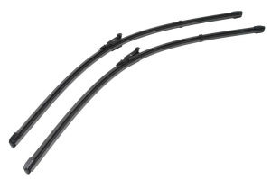 Set stergatoare IVECO DAILY VI Bus din 2014-2021, pentru parbriz auto, 2 bucati, Valeo Silencio Xtrm, din cauciuc siliconat rezistent, 4 Stickere Auto IVECO v35905
