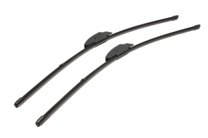 Set stergatoare RENAULT KANGOO / GRAND KANGOO II (KW0/1_) din 2008-2019, pentru parbriz auto, 2 bucati, Valeo Silencio Xtrm, din cauciuc siliconat rezistent, 4 Stickere Auto RENAULT v38917