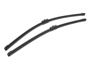 Set stergatoare Volkswagen POLO IV Saloon (9A4, 9A2, 9N2, 9A6) din 2002-2012, pentru parbriz auto, 2 bucati, Valeo Silencio Xtrm, din cauciuc siliconat rezistent, 4 Stickere Auto Volkswagen v40645