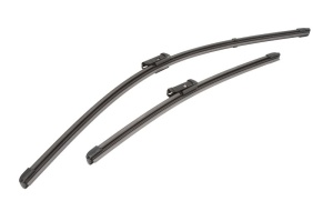 Set stergatoare Volkswagen UP! (121, 122, BL1, BL2, BL3, 123) din 2011-2023, pentru parbriz auto, 2 bucati, Valeo Silencio Xtrm, din cauciuc siliconat rezistent, 4 Stickere Auto Volkswagen v38617