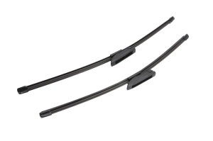 Set stergatoare RENAULT CLIO II (BB_, CB_) din 1998-2016, pentru parbriz auto, 2 bucati, Valeo Silencio Xtrm, din cauciuc siliconat rezistent, 4 Stickere Auto RENAULT v38846