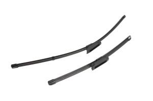 Set stergatoare RENAULT FLUENCE (L3_) din 2010-2015, pentru parbriz auto, 2 bucati, Valeo Silencio Xtrm, din cauciuc siliconat rezistent, 4 Stickere Auto RENAULT v39818
