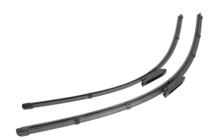 Set stergatoare RENAULT GRAND SCENIC III (JZ0/1_) din 2009-2016, pentru parbriz auto, 2 bucati, Valeo Silencio Xtrm, din cauciuc siliconat rezistent, 4 Stickere Auto RENAULT v37706