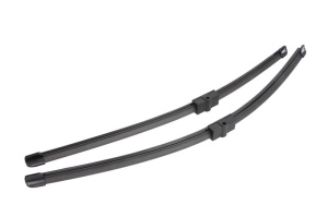 Set stergatoare Volkswagen POLO IV Saloon (9A4, 9A2, 9N2, 9A6) din 2002-2012, pentru parbriz auto, 2 bucati, Valeo Silencio Xtrm, din cauciuc siliconat rezistent, 4 Stickere Auto Volkswagen v40646