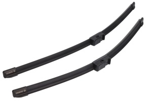 Set stergatoare Volkswagen POLO IV Saloon (9A4, 9A2, 9N2, 9A6) din 2002-2012, pentru parbriz auto, 2 bucati, Bosch Aerotwin, din cauciuc siliconat rezistent, 4 Stickere Auto Volkswagen v43703