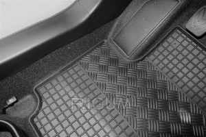Set 5 covorase SUZUKI VITARA din 03.2015-2019, cu covoras tunel median, CAROSERIE SUV, Presuri cauciuc 100%, compatibil cu autoturismul SUZUKI VITARA, Rigum - Img 5