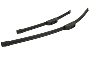 Set stergatoare HYUNDAI i30 Kombi Van (PDE) din 2017-2020, pentru parbriz auto, 2 bucati, Bosch Aerotwin Retrofit, din cauciuc siliconat rezistent, 4 Stickere Auto HYUNDAI v44755