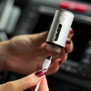 Difuzor Parfum Auto AMOS Mini Gri, 3 Arome Incluse Cadou, Odorizant Inteligent, USB, Parfum Intens, Design Premium - Img 4