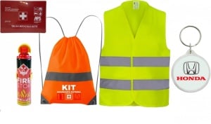 Set Kit siguranta auto cu saculet compact ce contine - Stingator spray 1kg, Trusa Medicala omolgata R.A.R, Vesta Reflectorizanta, Breloc Cadou HONDA, compatibil cu orice autoturism. - Img 2