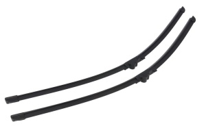 Set stergatoare Volkswagen TOUAREG (7LA, 7L6, 7L7) din 2002-2010, pentru parbriz auto, 2 bucati, Bosch Aerotwin, din cauciuc siliconat rezistent, 4 Stickere Auto Volkswagen v43471