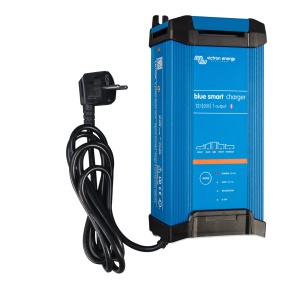 Blue Smart IP22 Charger 12/20 (1)