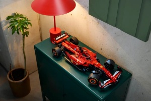 Set de construit Ferrari SF-24 F1 Car 1361 Piese - Img 6