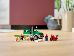 Set de construit Marvel Super Heroes - Vulture's Trucker Robbery 93 Piese - Img 6