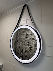 Oglinda rotunda cu led si buton touch, cu rama neagra din aluminiu, chinga din piele ecologica, diametru 60cm - Img 6