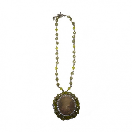 Colier vintage, nuanta de verde,negru,maro model deosebit atasat
