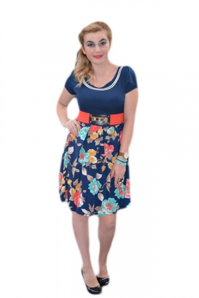 Rochie casual, pe bleumarin, cu pliuri in partea inferioara si imprimeu floral
