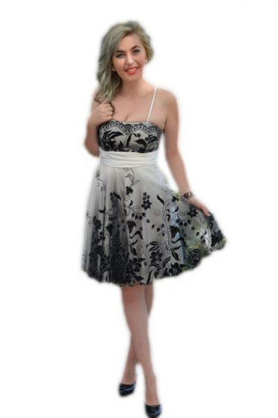 Rochie de seara scurta, alba, cu design deosebit de broderie neagra
